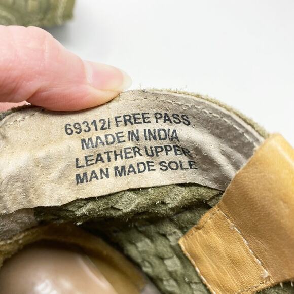 Diba True Sage Green Suede Free Pass Western Ankle Booties Women's Sz 9 Pull On - Picture 8 of 9